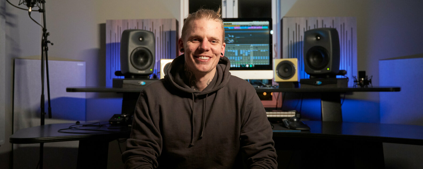 Prosjektbilde for Hjelp Endless Records med å kunne levere 100 låter til 100 artister i Norge. 
