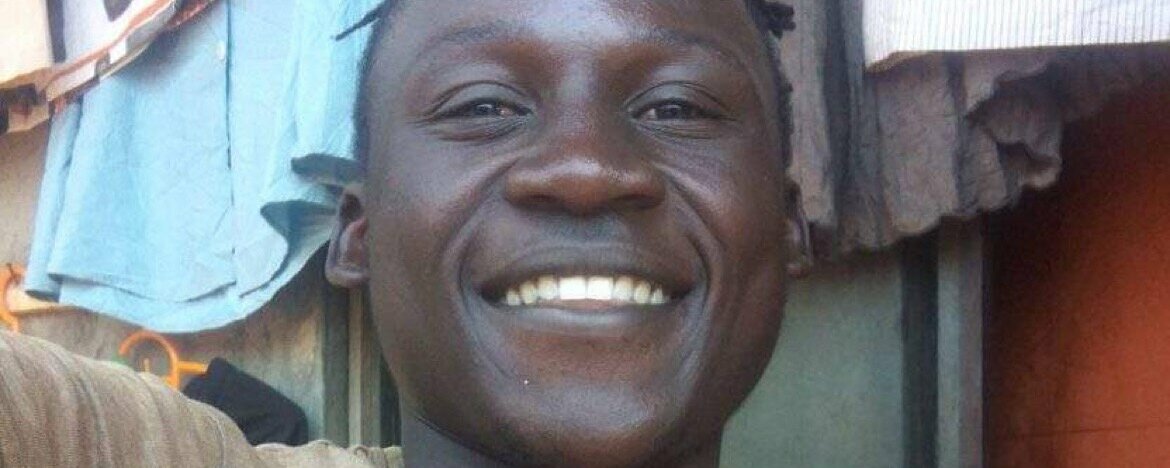 Prosjektbilde for Arbeidsomme David, fra Agape Children Center, Uganda driver nå klesbutikk. Vil du gi et løft? 