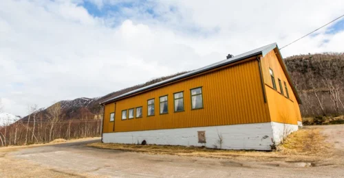 Prosjektbilde for Støtt Leinesfjord samfunnshus med nye, freshe møbler!