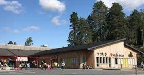 Hølen skole – La barn leve i fred – TV-aksjonen NRK 2023 | Spleis fra ...
