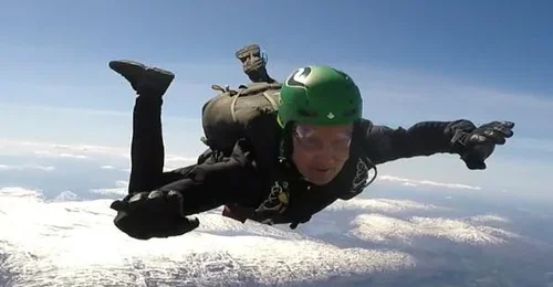 Prosjektbilde for RUNE hopper i det og GIFTER SEG :)