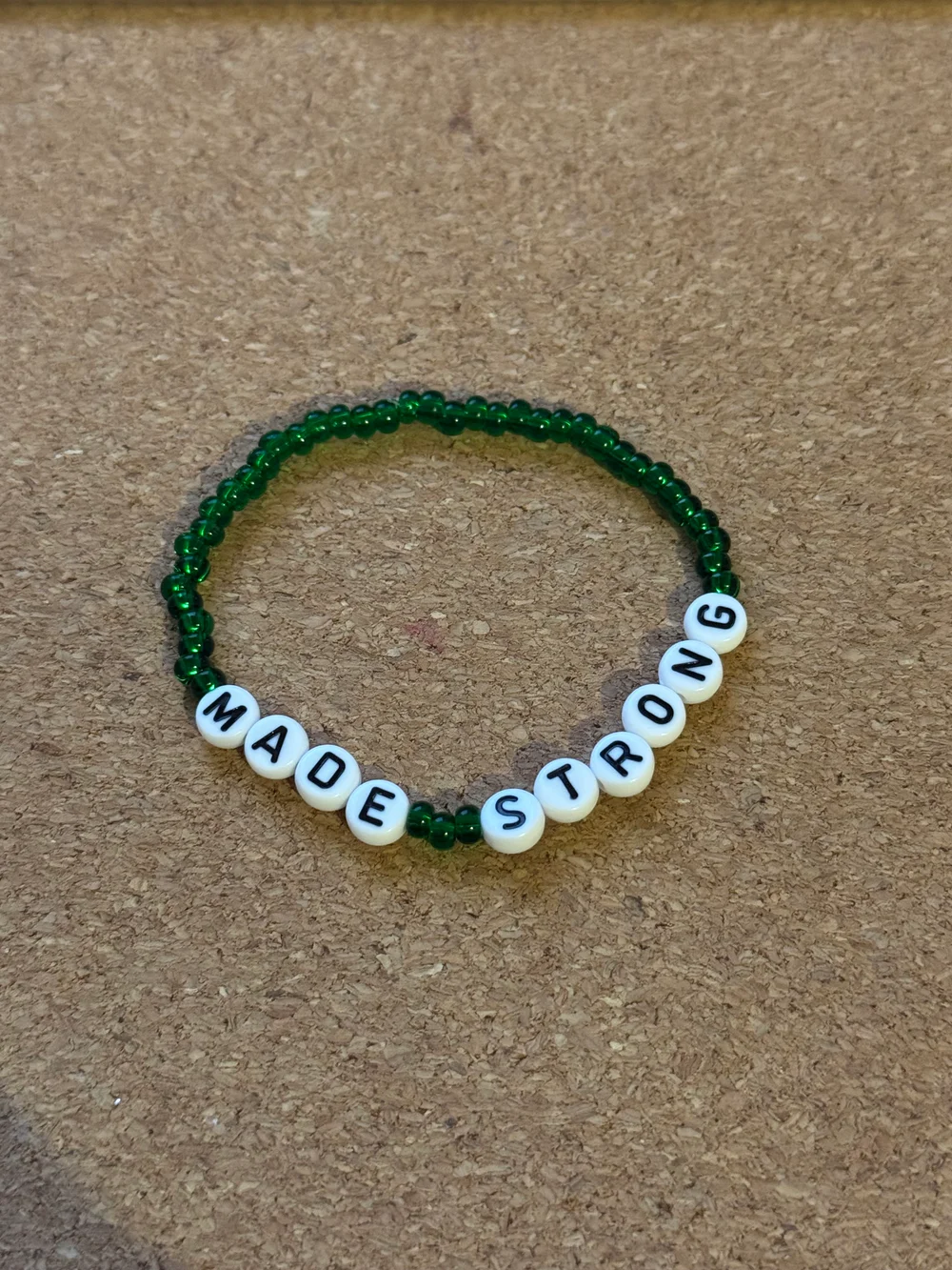 MADE STRONG (grønn) - str M (18cm)