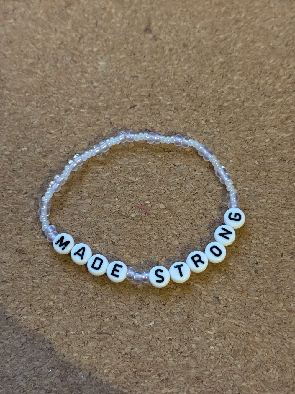MADE STRONG (lilla & perlehvit) - str XL (20cm)