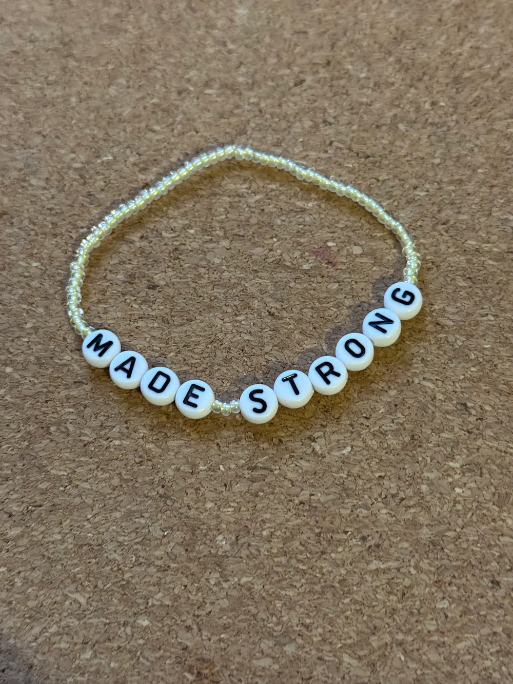 MADE STRONG (gul) - str L (19cm)