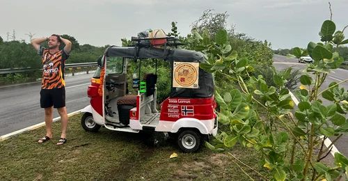 Prosjektbilde for Tuk Tuk på langs av India for Leger Uten Grenser