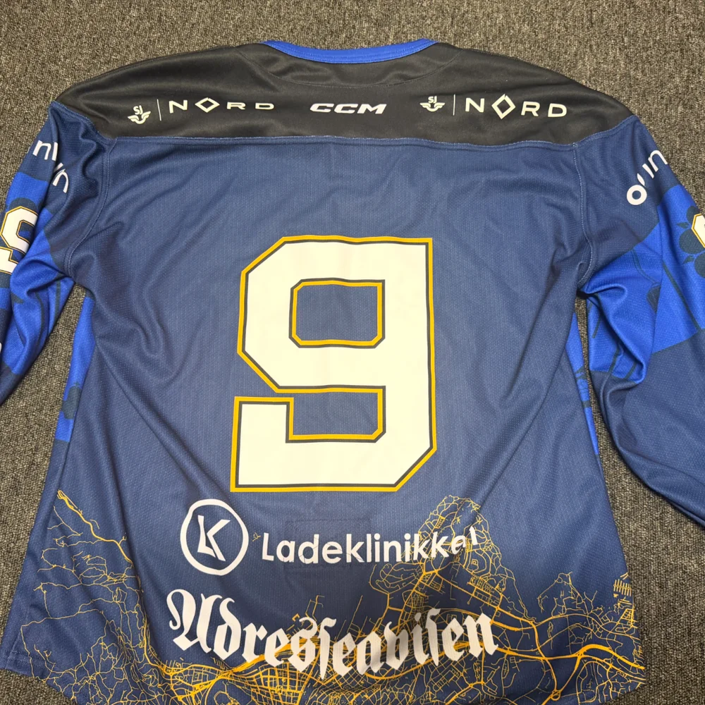 Kampbrukt hjemmedrakt #9