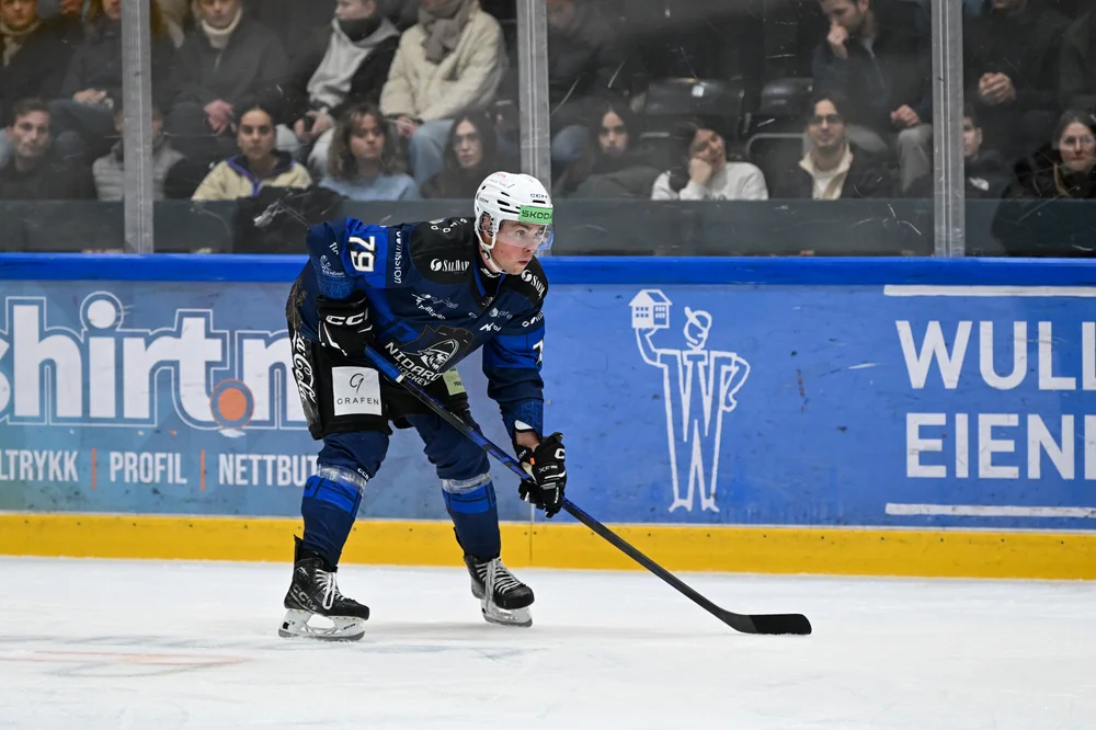 Signert kølle av troppen 26/27